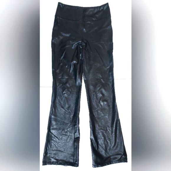 Aeropostal Black Pleather Mid Rise Flare Leg Pull On Pants/Leggings Size Small - Picture 1 of 7